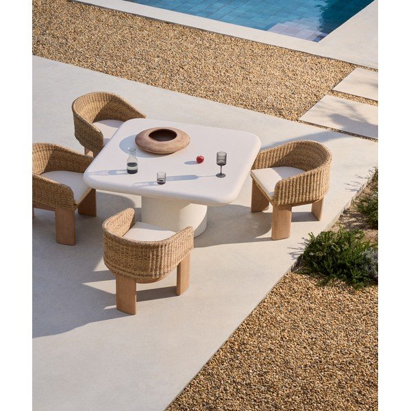 Betonový zahradní jídelní stůl 135x135 cm Addaia – Kave Home-image-1