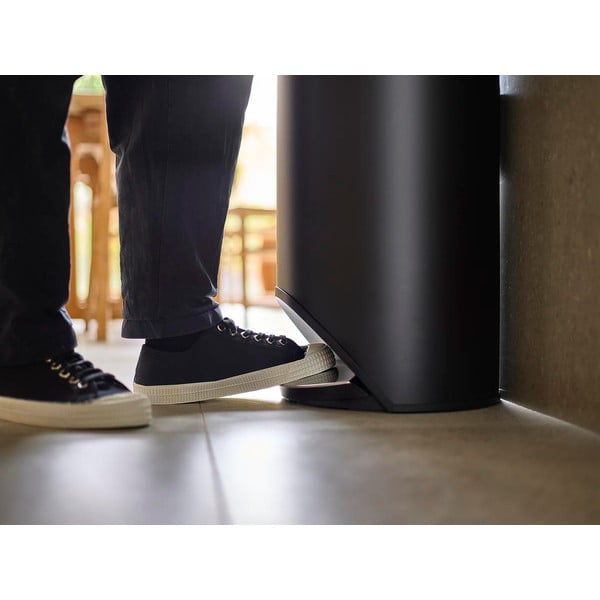 Matně černý nášlapný kovový odpadkový koš 30 l Arc – Joseph Joseph-image-3