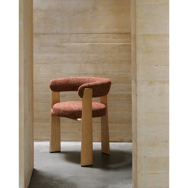 Jídelní křeslo s područkami z jasanového dřeva v přírodní barvě/v terakotové barvě Granite – Kave Home-image-1