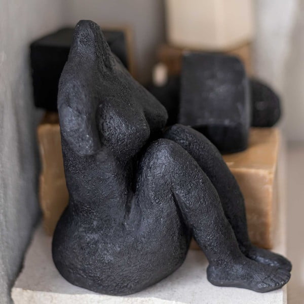 Soška z polyresinu (výška 14 cm) Sitting Woman – Mette Ditmer Denmark-image-2