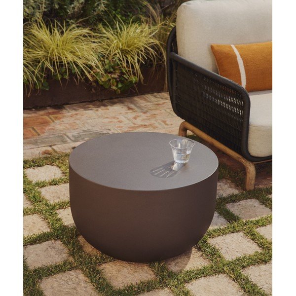 Betonový kulatý zahradní konferenční stolek ø 60 cm Garbet – Kave Home-image-1