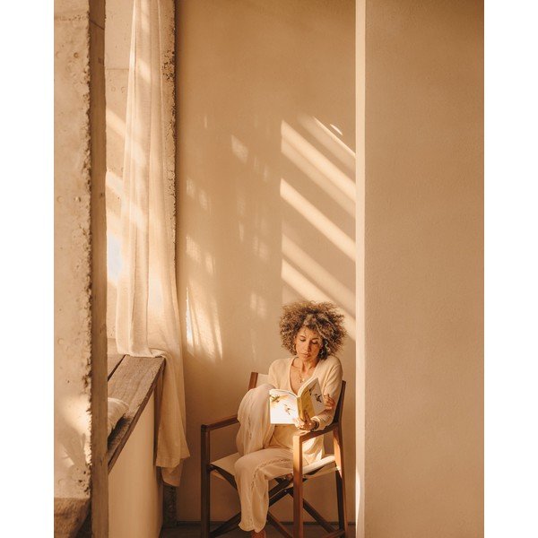 Bílé/přírodní dřevěné zahradní židle v sadě 2 ks Thianna – Kave Home-image-2