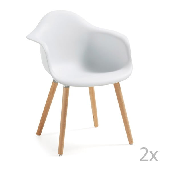 Sada 2 bílých židlí s dřevěným podnožím a područkami La Forma Kenna