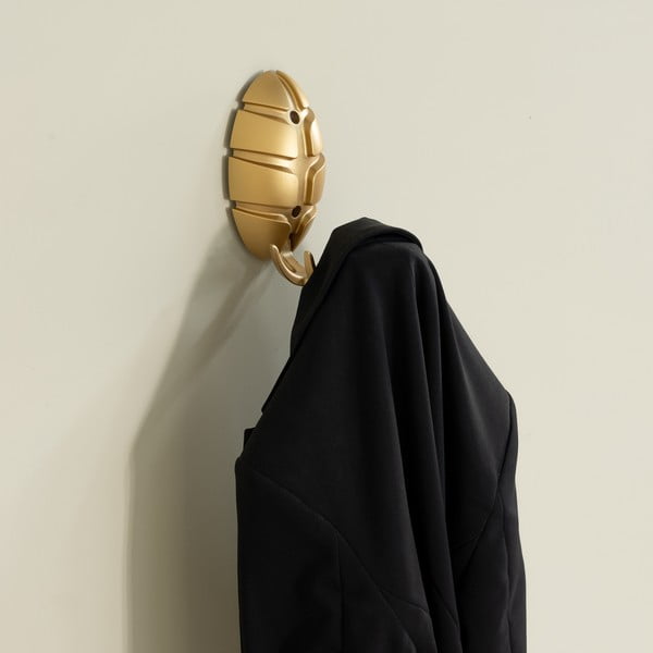 Nástěnný plastový háček ve zlaté barvě Bug – Spinder Design-image-1