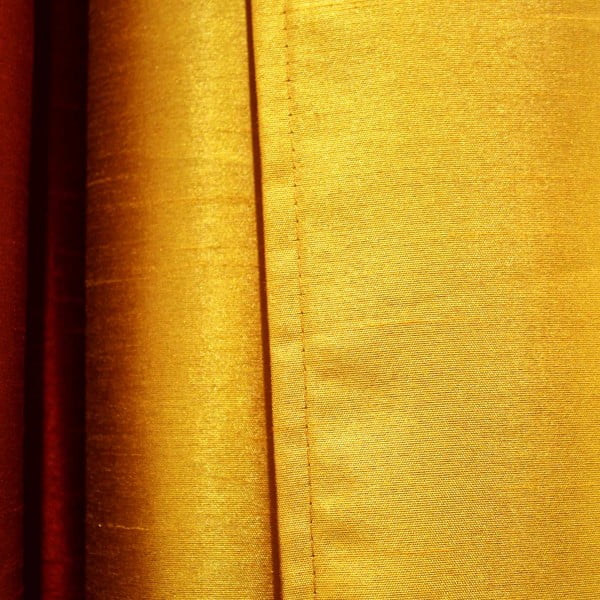 Žlutý závěs z mikrosaténu 140x240 cm Shana – douceur d'intérieur-image-4