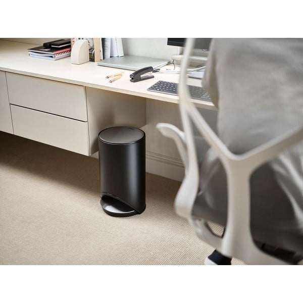 Matně černý nášlapný kovový odpadkový koš 10 l Arc – Joseph Joseph-image-1