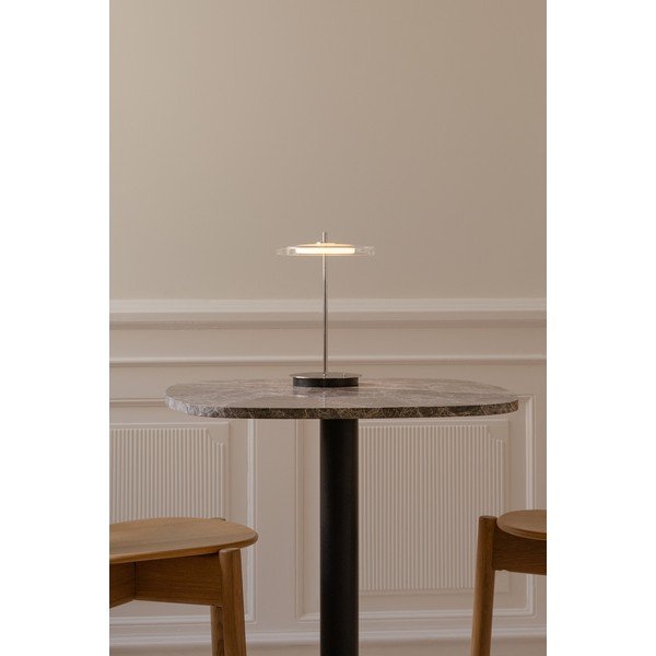 Ocelová LED stolní lampa s USB portem ve stříbrné barvě se skleněným stínidlem (výška 31 cm) Asteria Move – UMAGE-image-1
