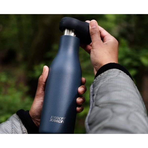 Tmavě modrá cestovní nerezová lahev 500 ml Loop – Joseph Joseph-image-1