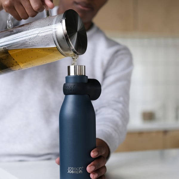 Tmavě modrá cestovní nerezová lahev 500 ml Loop – Joseph Joseph-image-1