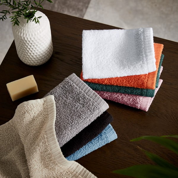 Bílé rychleschnoucí bavlněné ručníky v sadě 4 ks 30x30 cm Quick Dry – Catherine Lansfield-image-3