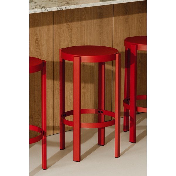 Červená ocelová barová stolička (výška sedáku 65 cm) Doon – noo.ma-image-1