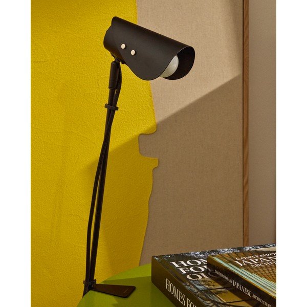 Černá kovová stolní lampa s klipem (výška 51 cm) Jula – Kave Home-image-2