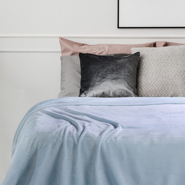 Světle modrá deka z mikrovlákna DecoKing Fluff BabyBlue, 170 x 210 cm-image-1