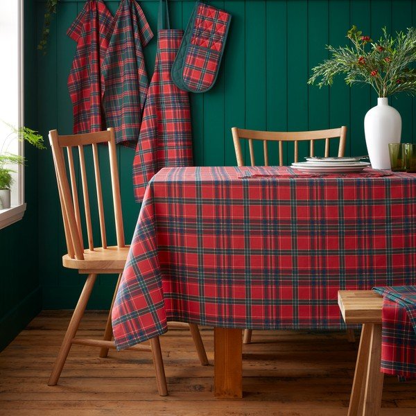Bavlněný ubrus s vánočním motivem 178x137 cm Christmas Tartan Check – Catherine Lansfield-image-2