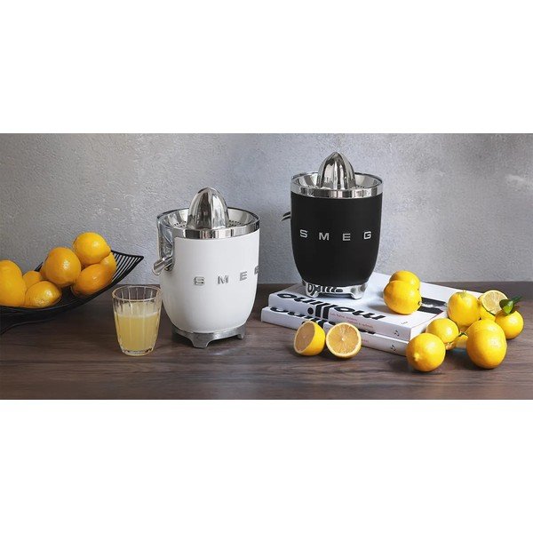 Bílý odšťavňovač 50's Retro Style – SMEG-image-1