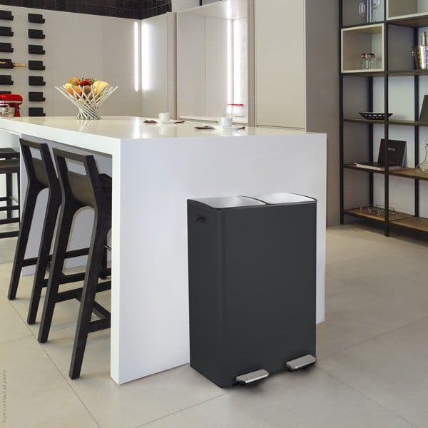 Matně černý ocelový odpadkový koš 2x30 l na tříděný odpad/nášlapný   Aliya – Spirella-image-1