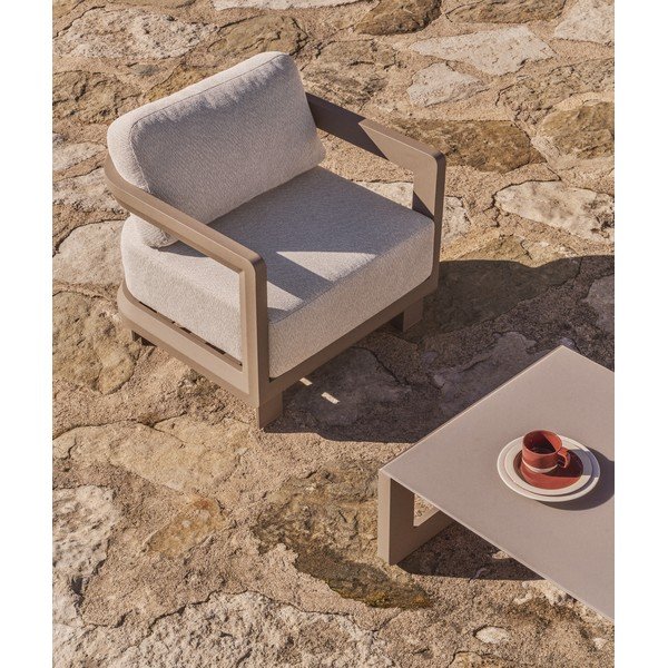 Krémové/taupe polstrované zahradní křeslo Nerano – Kave Home-image-1