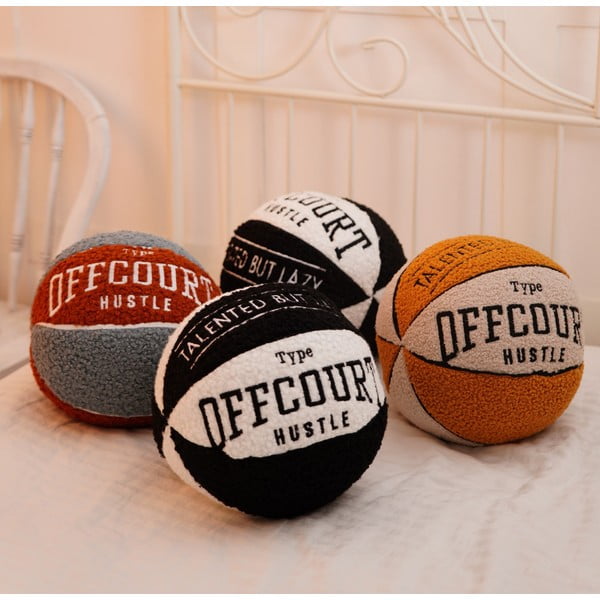 Dekorační polštář z materiálu bouclé ø 25 cm Basketball – Mioli Decor-image-1