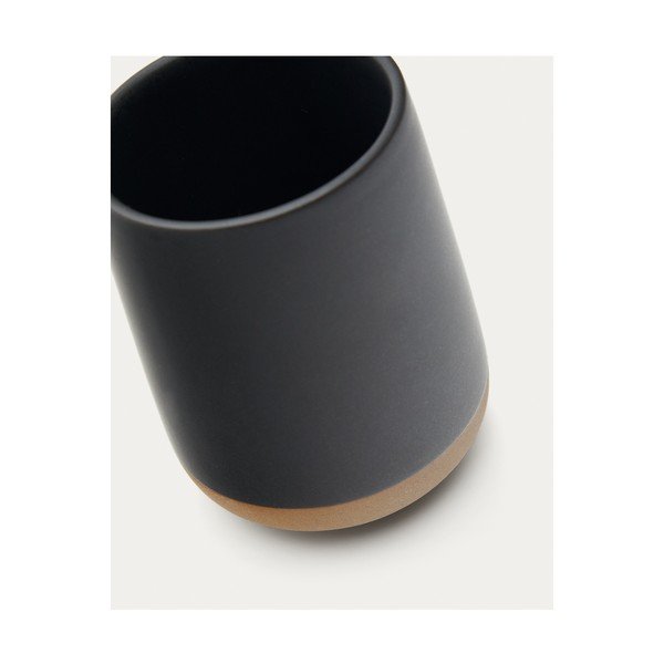 Tmavě šedý keramický kelímek na zubní kartáčky Silma – Kave Home-image-4