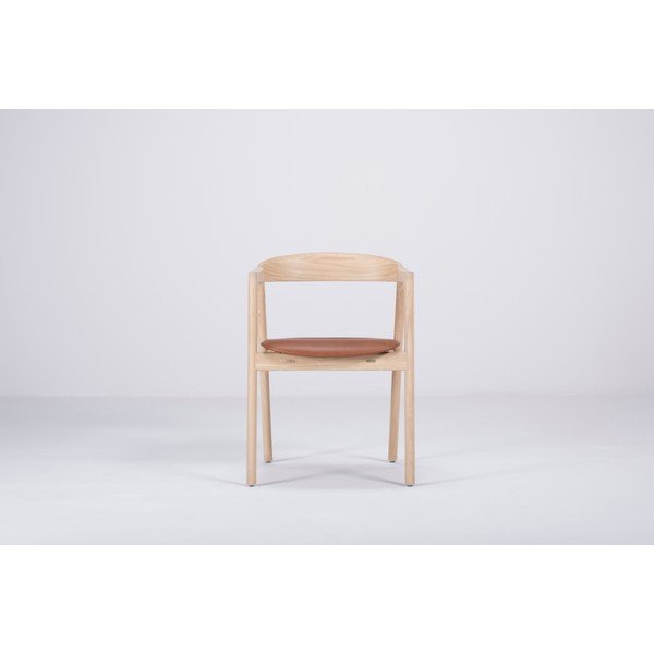 Jídelní židle z masivního dubového dřeva s koňakově hnědým sedákem z buvolí kůže Gazzda Muna-image-3