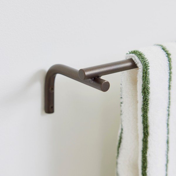 Hnědý nástěnný držák na ručníky z nerezové oceli Pieni – OYOY Living Design-image-1