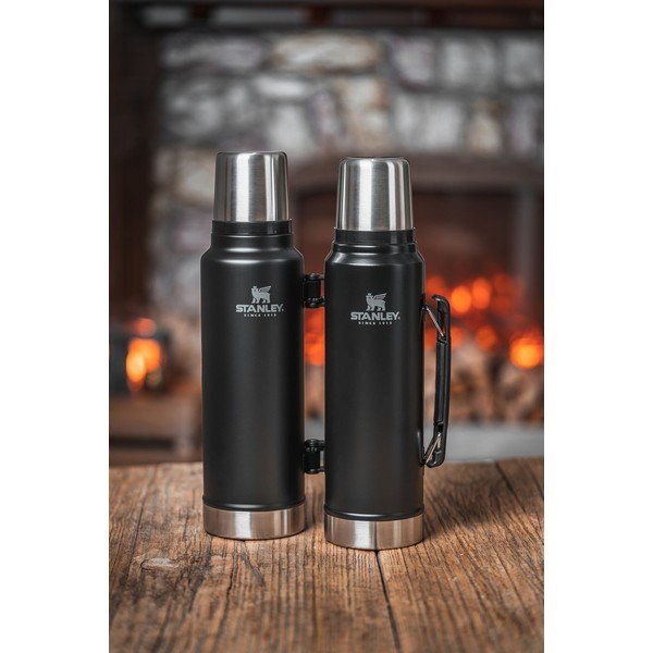 Černá termoska z nerezové oceli 1 l Legendary Classic Black – Stanley-image-1