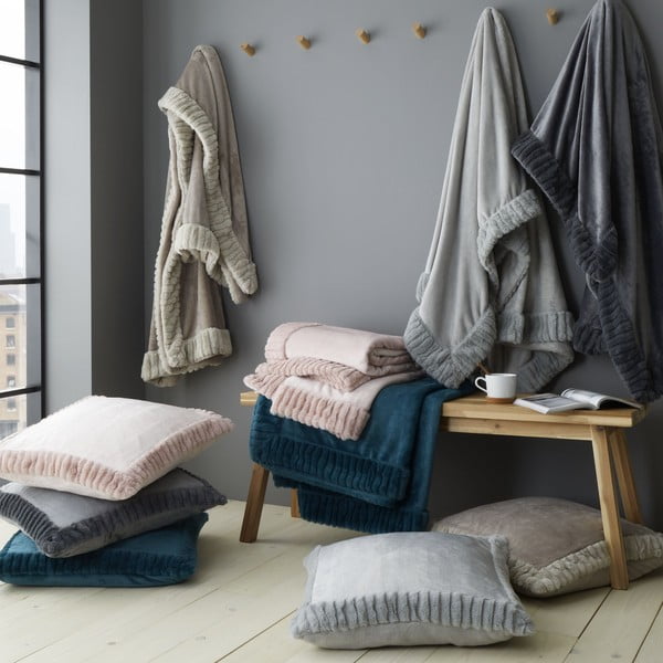 Modrá deka z mikroplyše 150x200 cm Velvet and Faux Fur – Catherine Lansfield-image-4