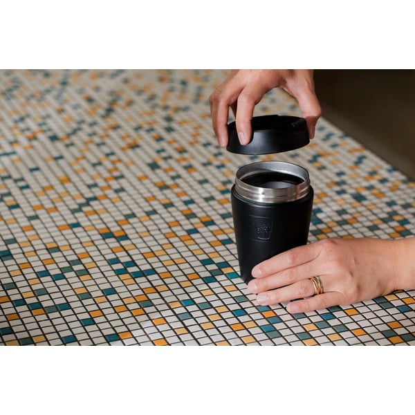 Černý termo hrnek 454 ml  Helix Thermal Black L – KeepCup-image-1