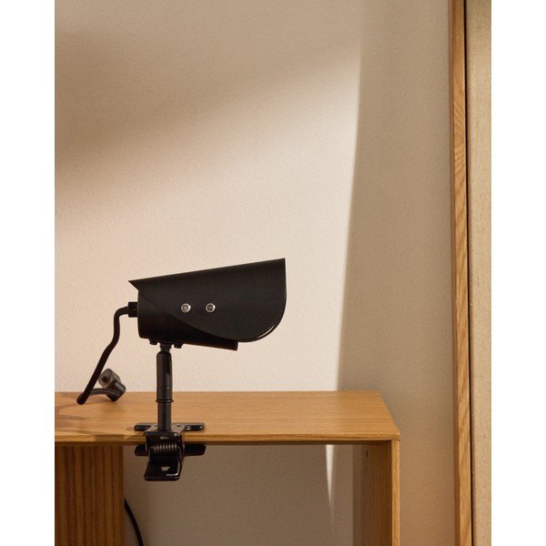 Černá kovová stolní lampa s klipem (výška 16 cm) Jula – Kave Home-image-3