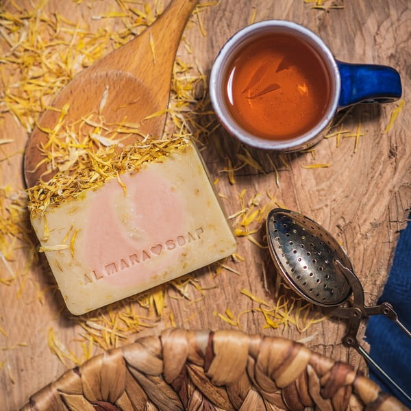 Ručně vyráběné přírodní mýdlo Almara Soap Babiččina zahrádka-image-1