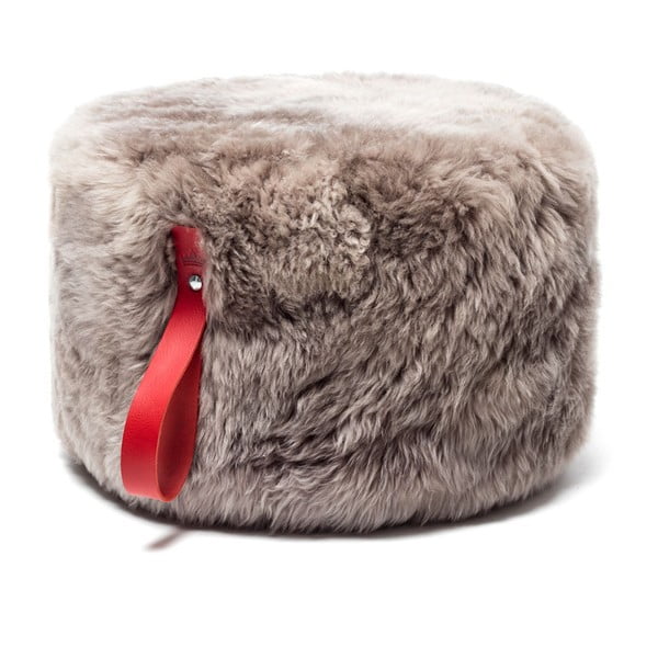 Světle hnědý puf z ovčí kožešiny s červeným detailem Royal Dream, Ø 60 cm