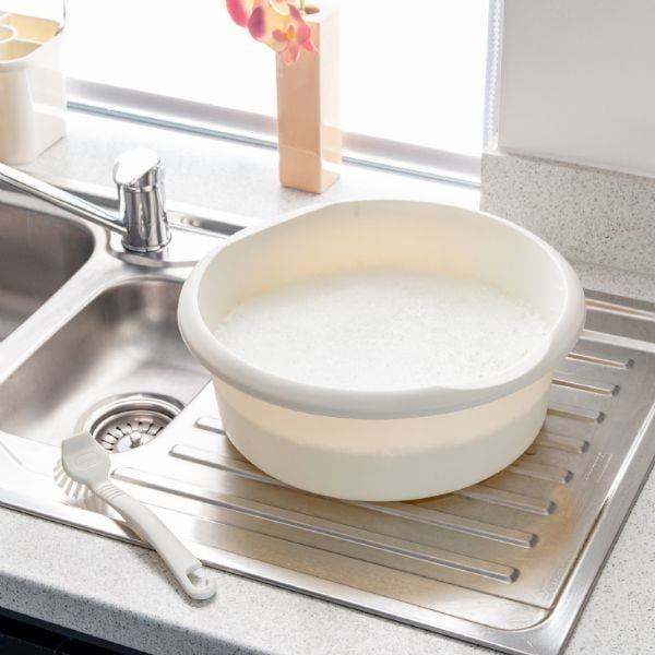 Krémový kulatý plastový lavor Addis, ø 34 cm-image-1