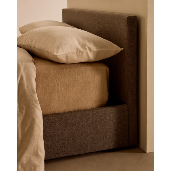 Šedá čalouněná jednolůžková postel s úložným prostorem s roštem 90x200 cm Nahiri – Kave Home-image-1