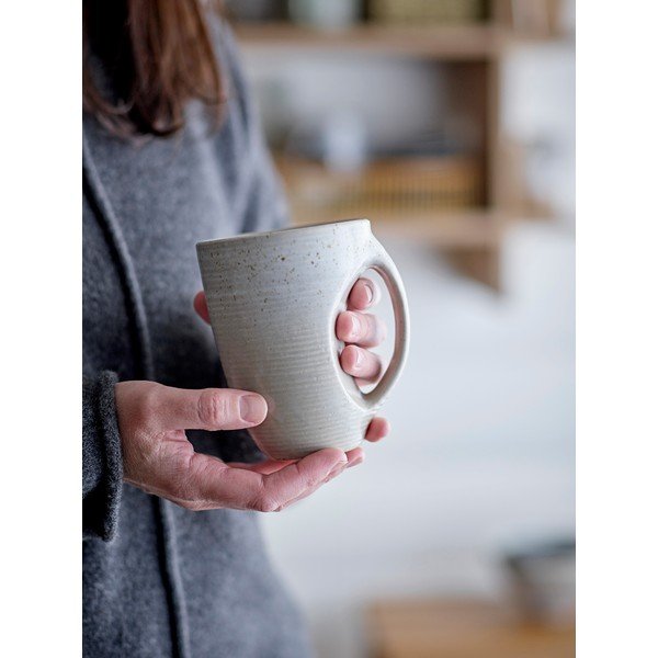 Šedý hrnek z kameniny 550 ml Taupe – Bloomingville-image-1