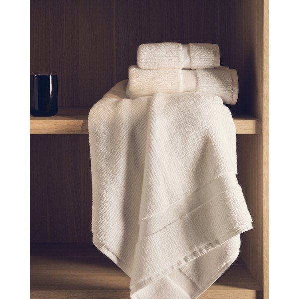 Bílý froté bavlněný ručník 50x90 cm Olvira – Kave Home-image-3