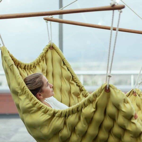 Fialové interiérové houpací křeslo Linda Vrňáková Swingy In-image-4