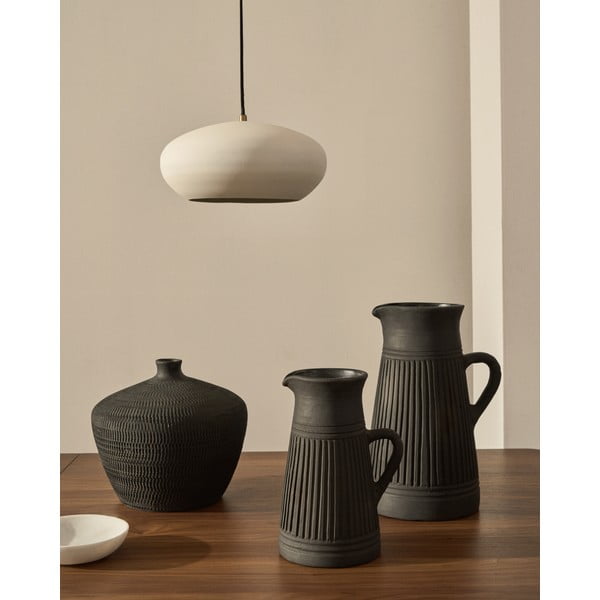 Bílé závěsné svítidlo s kovovým stínidlem ø 40 cm Inda – Kave Home-image-1