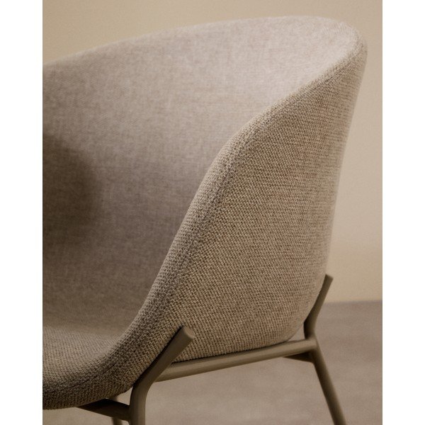 Béžové čalouněné jídelní křeslo s područkami Yvette – Kave Home-image-2