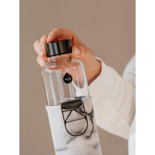 Černo-bílá láhev z borosilikátového skla s obalem z umělé kůže Equa Mismatch Stone, 750 ml-image-4