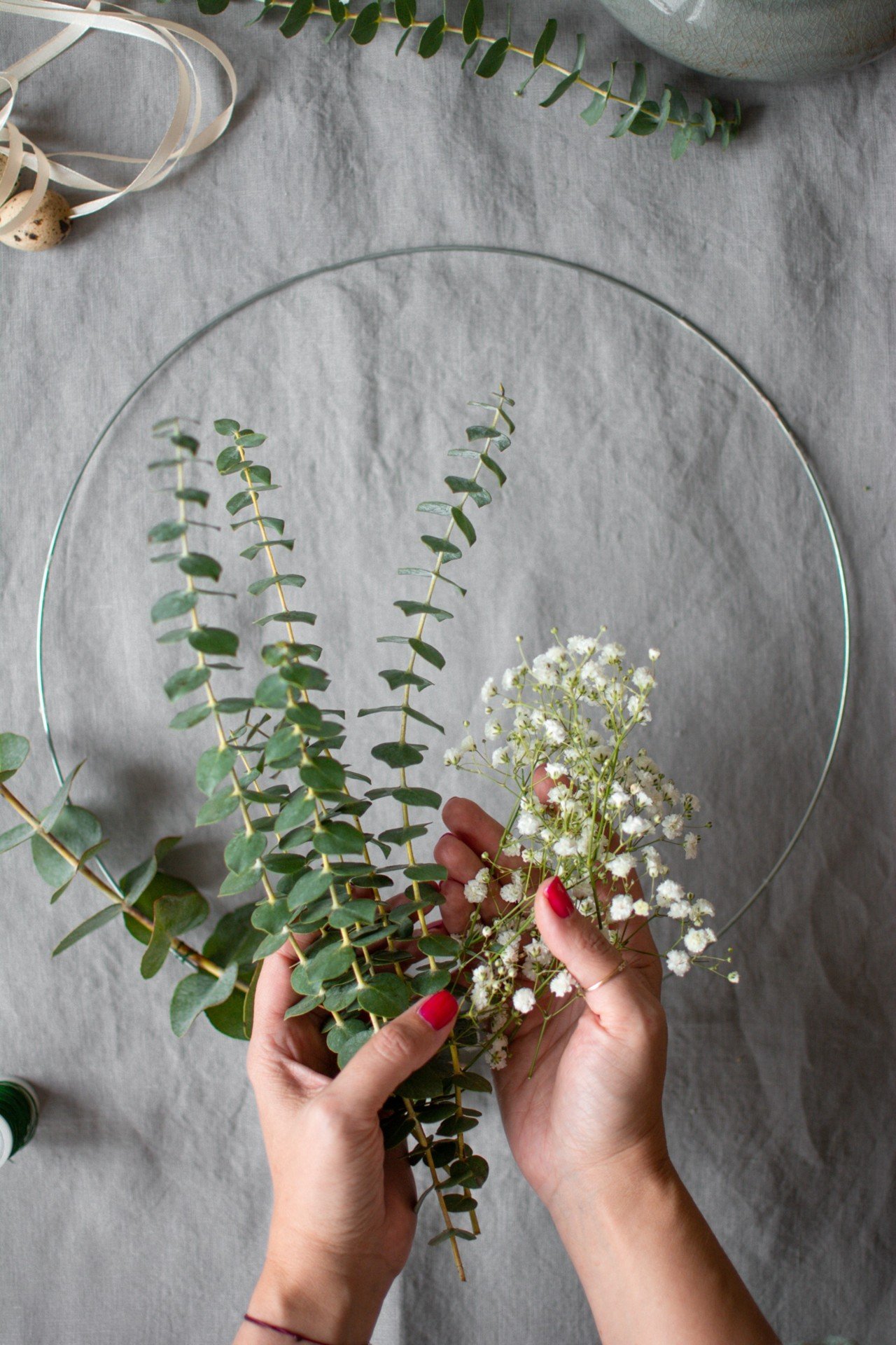 Potřeby na věnec z eukalyptu.