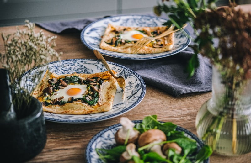 Recept: Galette se špenátem, žampiony a vejcem