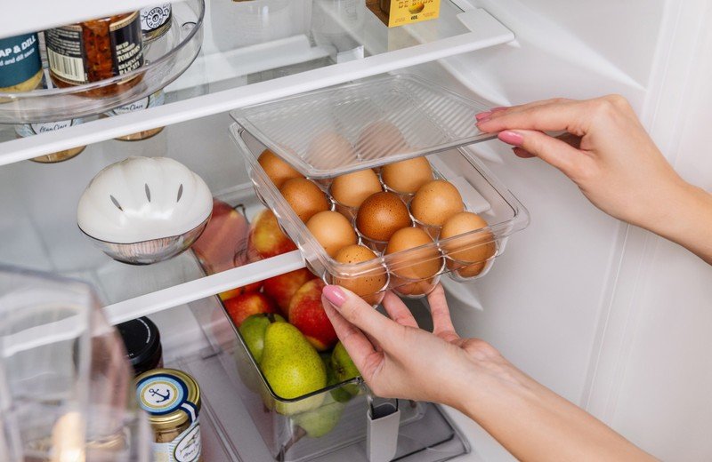 Jak uspořádat lednici: Tipy na skladování bylinek, masa, ovoce i zeleniny