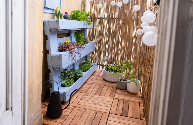 DIY: Proměna malého balkonu na bylinkovou zahrádku