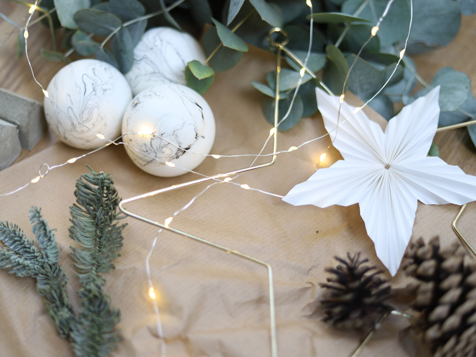 Vytvořte si krásné vánoční dekorace z papíru, přírodnin a dalších materiálů