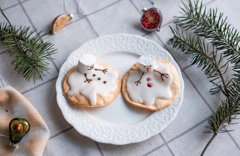 Rychlý vánoční recept pro děti: Sušenky se sněhulákem
