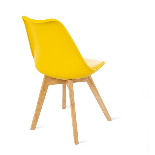 Žlutá židle s bukovými nohami loomi.design Retro