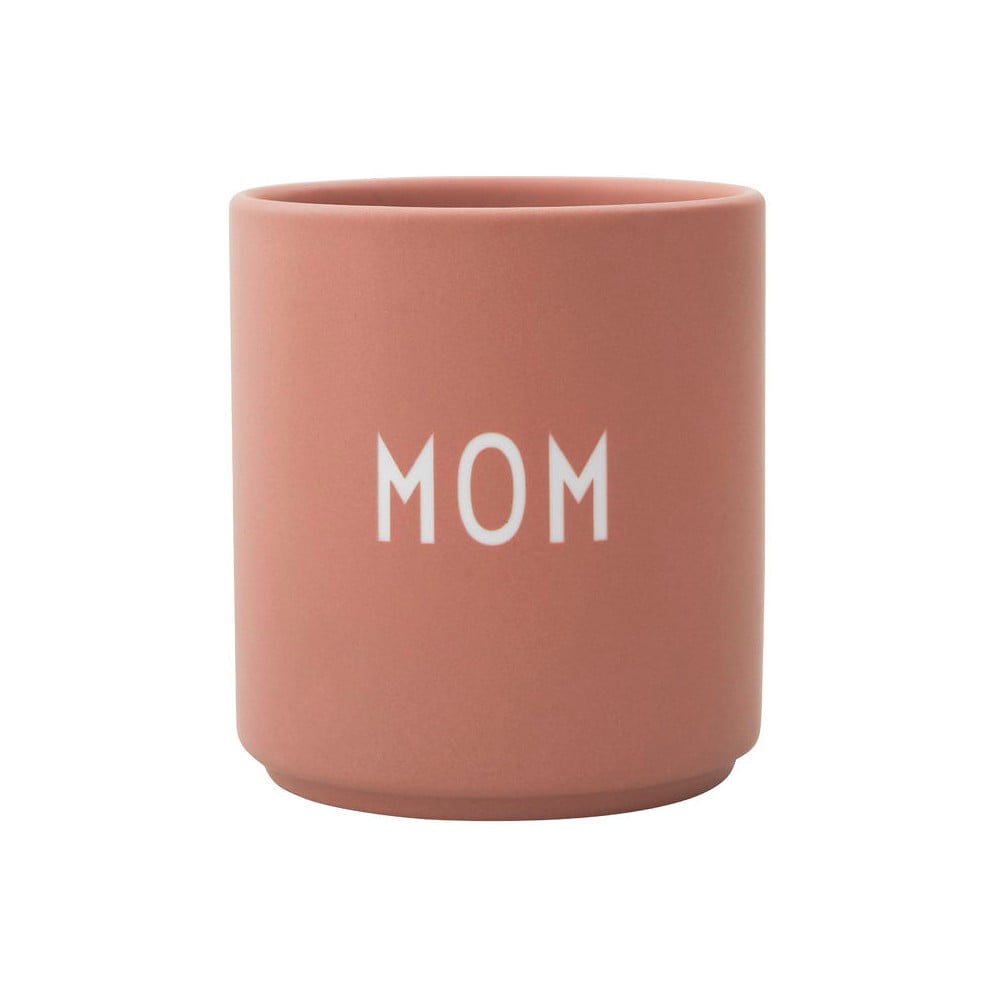 Růžový porcelánový hrnek Design Letters Favourite Mom