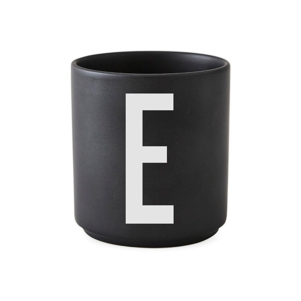 Černý porcelánový hrnek Design Letters Alphabet E, 250 ml