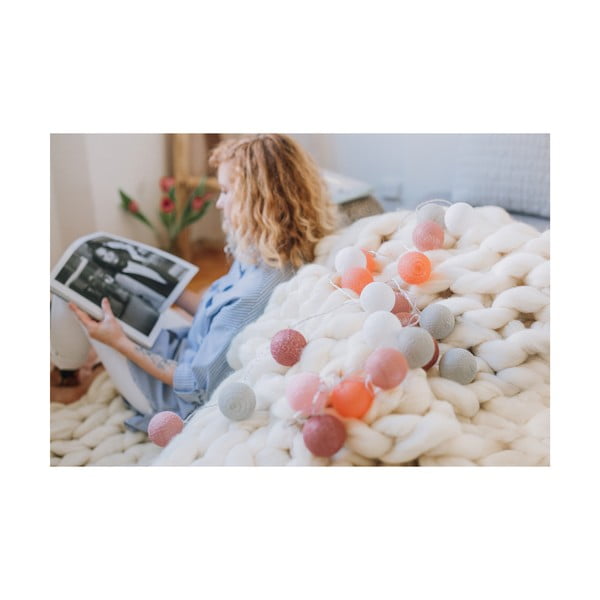 Bílý světelný řetěz s LED žárovkami Luuka, 30 světýlek