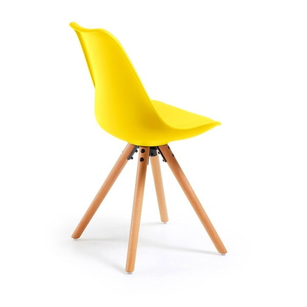 Žlutá židle s bukovými nohami loomi.design Lumos